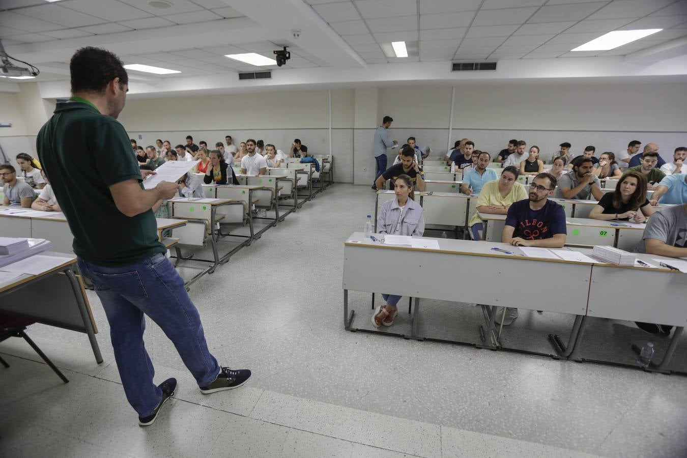 Primer examen de las oposiciones de magisterio celebradas en Sevilla