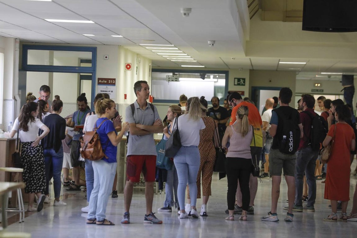 Primer examen de las oposiciones de magisterio celebradas en Sevilla