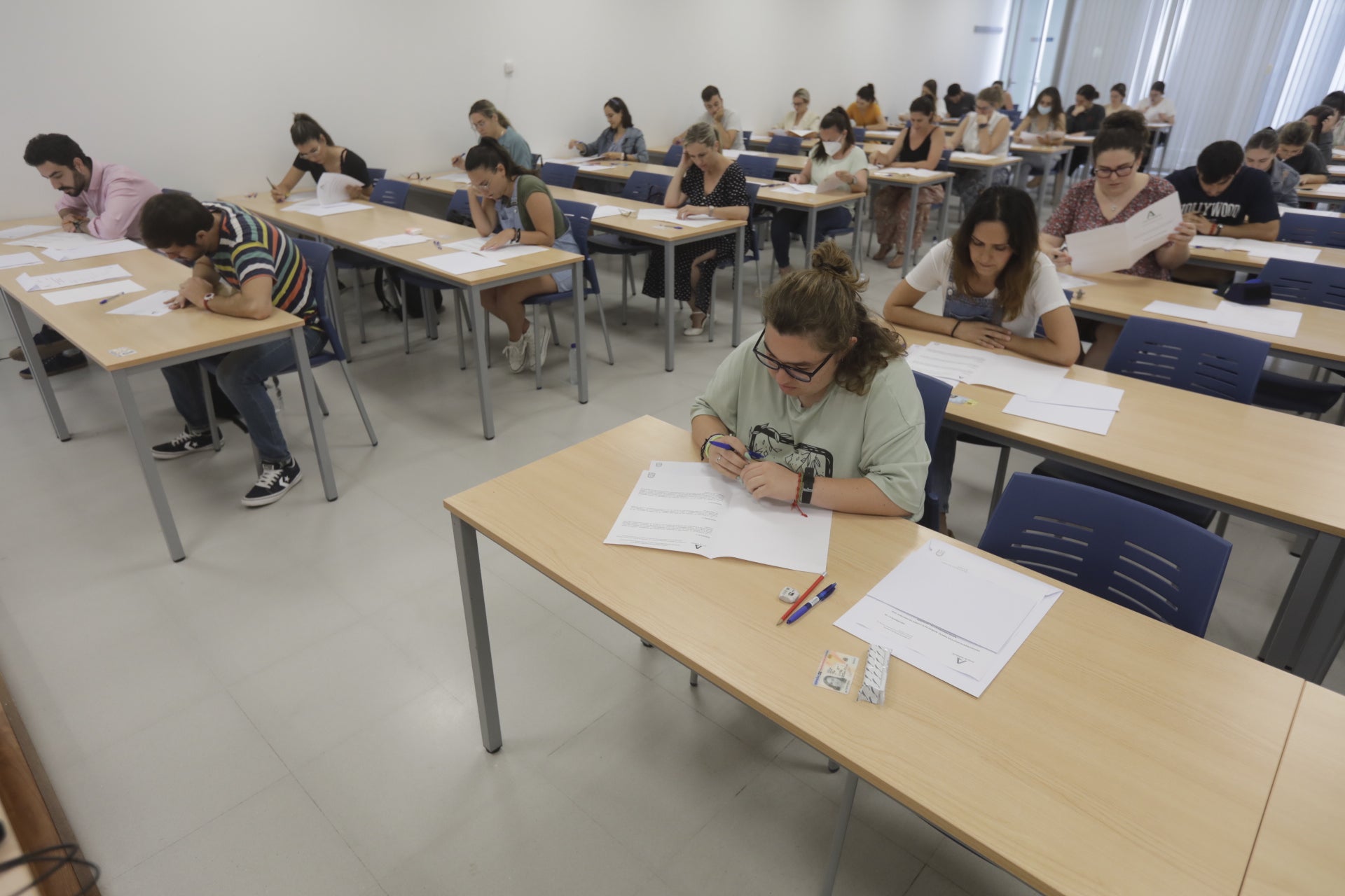 En imágenes: Así ha sido la primera prueba de las oposiciones a maestro en Cádiz