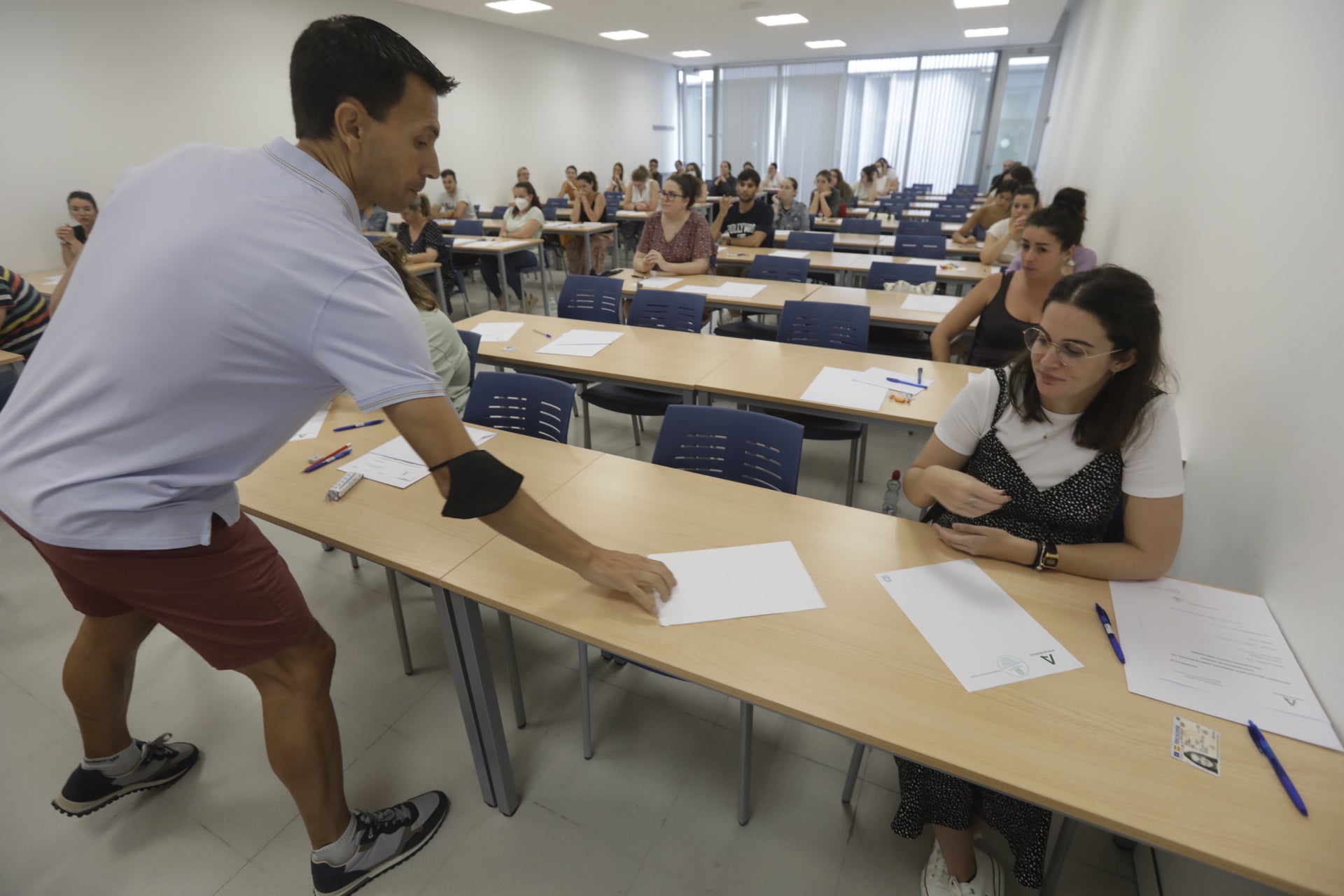 En imágenes: Así ha sido la primera prueba de las oposiciones a maestro en Cádiz