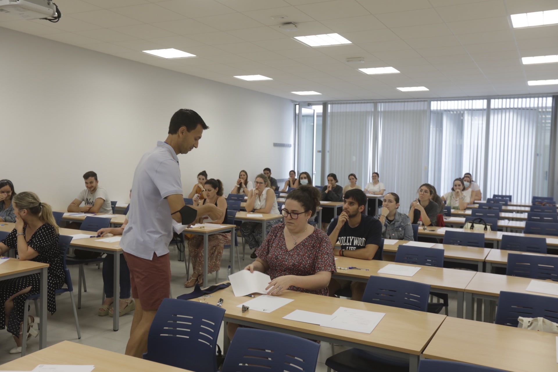 En imágenes: Así ha sido la primera prueba de las oposiciones a maestro en Cádiz