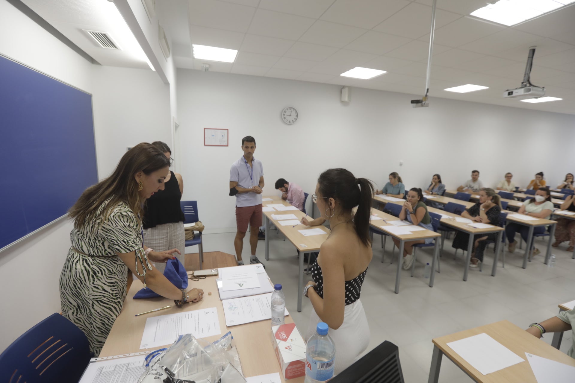 En imágenes: Así ha sido la primera prueba de las oposiciones a maestro en Cádiz