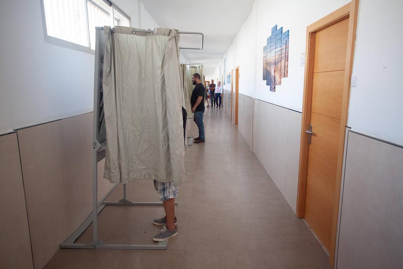 Votaciones durante la jornada electoral del 19J en Andalucía