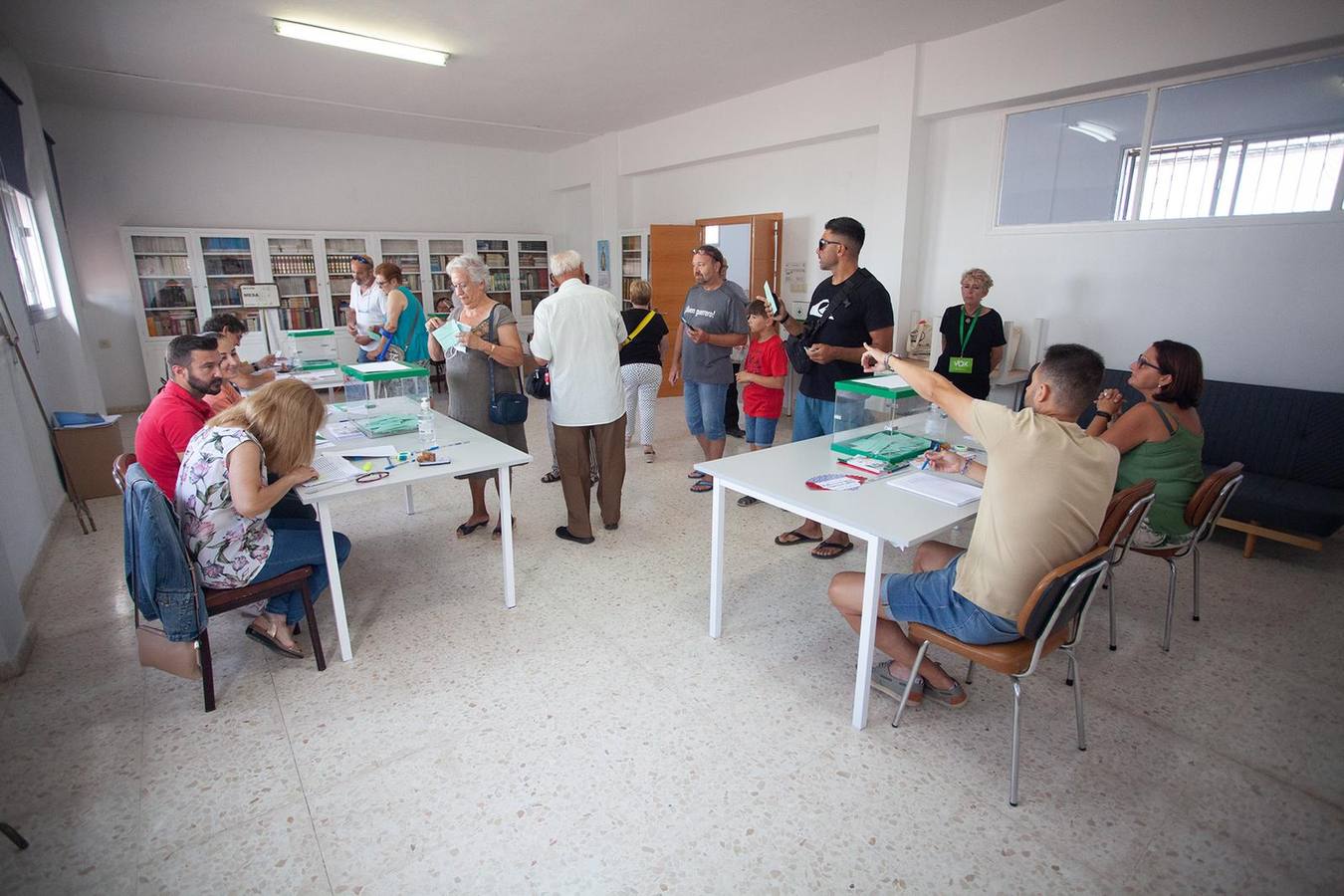 Votaciones durante la jornada electoral del 19J en Andalucía