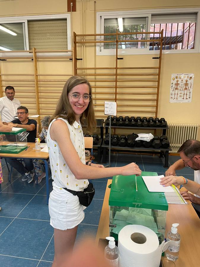 Votaciones durante la jornada electoral del 19J en Andalucía