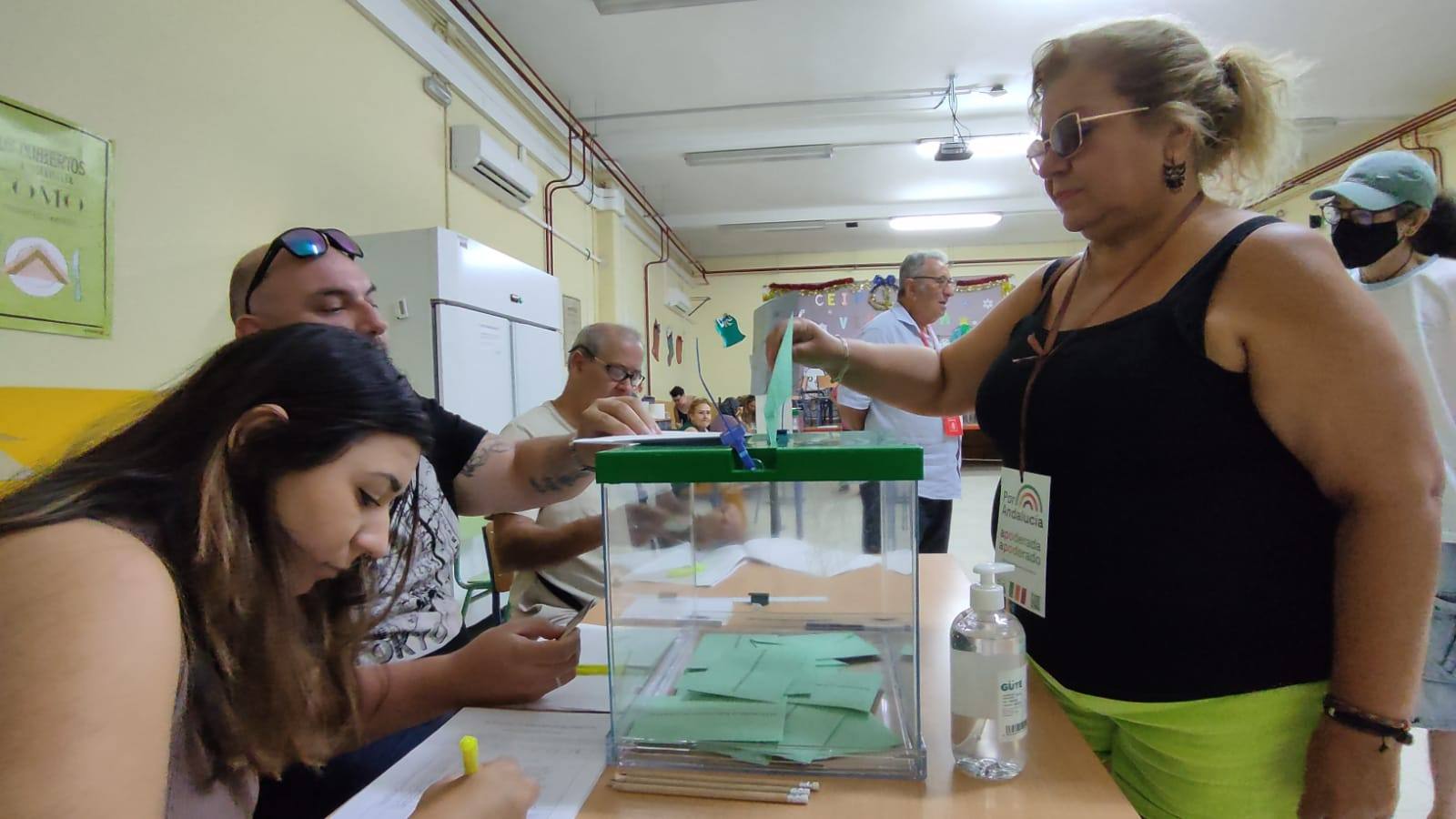 Votaciones durante la jornada electoral del 19J en Andalucía