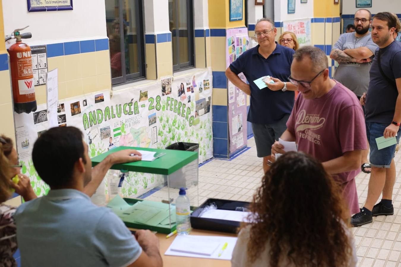 Votaciones durante la jornada electoral del 19J en Andalucía