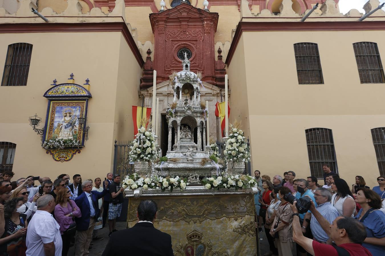 Procesión del Corpus Christi de Triana por las calles del barrio