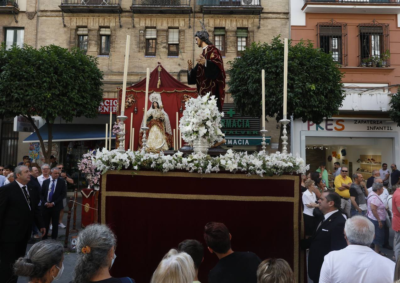 Procesión del Corpus Christi de Triana por las calles del barrio