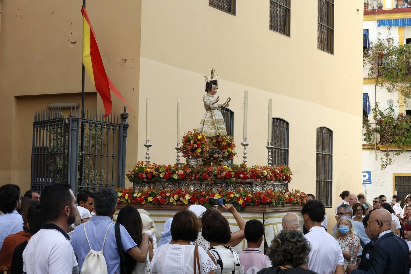 Procesión del Corpus Christi de Triana por las calles del barrio