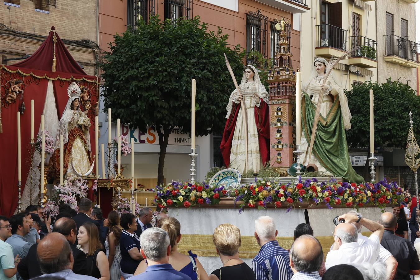 Procesión del Corpus Christi de Triana por las calles del barrio