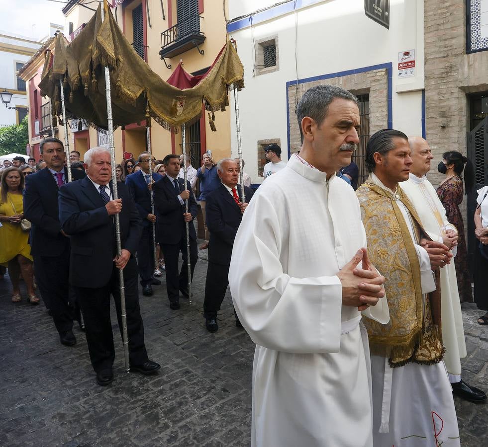 Procesión del Corpus Christi de Triana por las calles del barrio