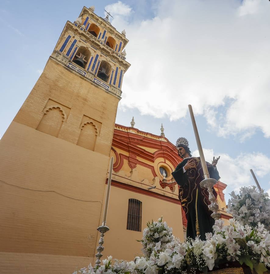 Procesión del Corpus Christi de Triana por las calles del barrio