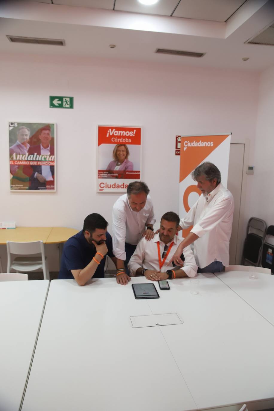 La desolación de Ciudadanos en Córdoba tras quedarse sin parlamentarios, en imágenes