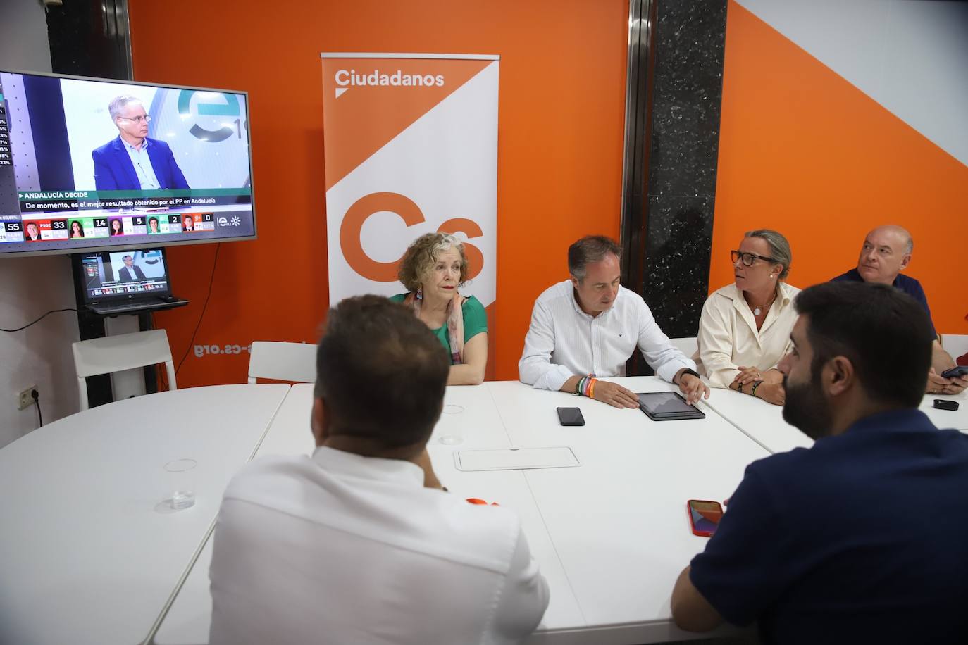 La desolación de Ciudadanos en Córdoba tras quedarse sin parlamentarios, en imágenes