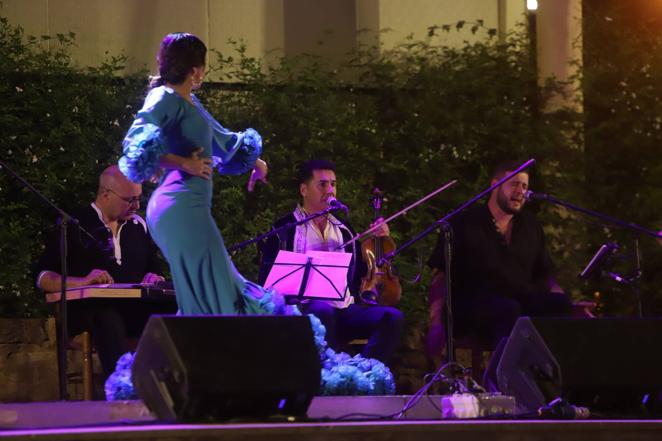 La Noche Blanca del Flamenco desde el Alcázar al Zoco y San Agustín, en imágenes