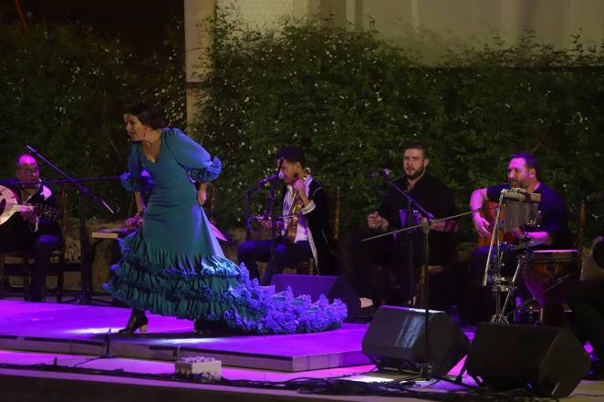 La Noche Blanca del Flamenco desde el Alcázar al Zoco y San Agustín, en imágenes