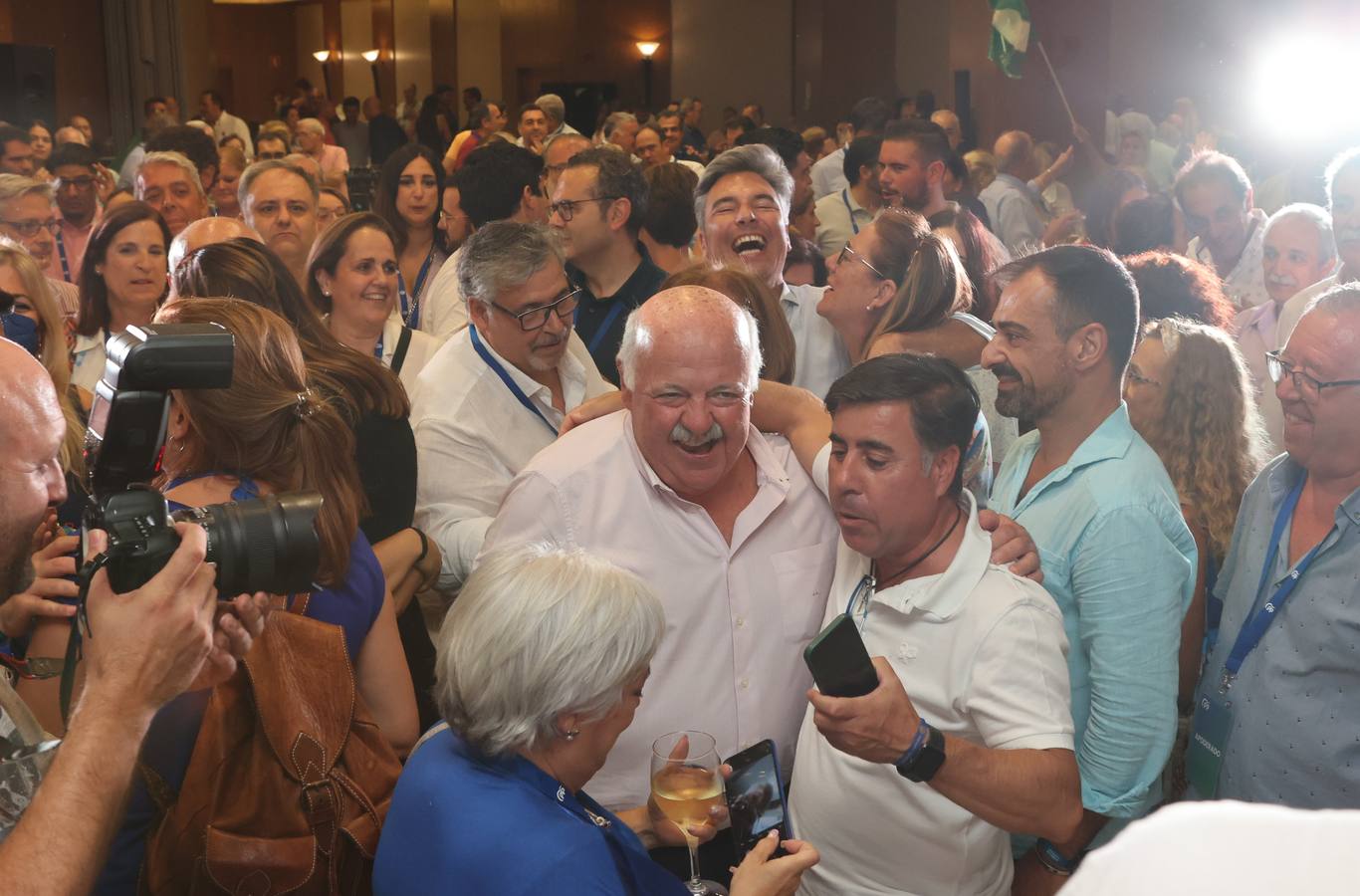 La emocionante noche electoral del PP de Córdoba, en imágenes