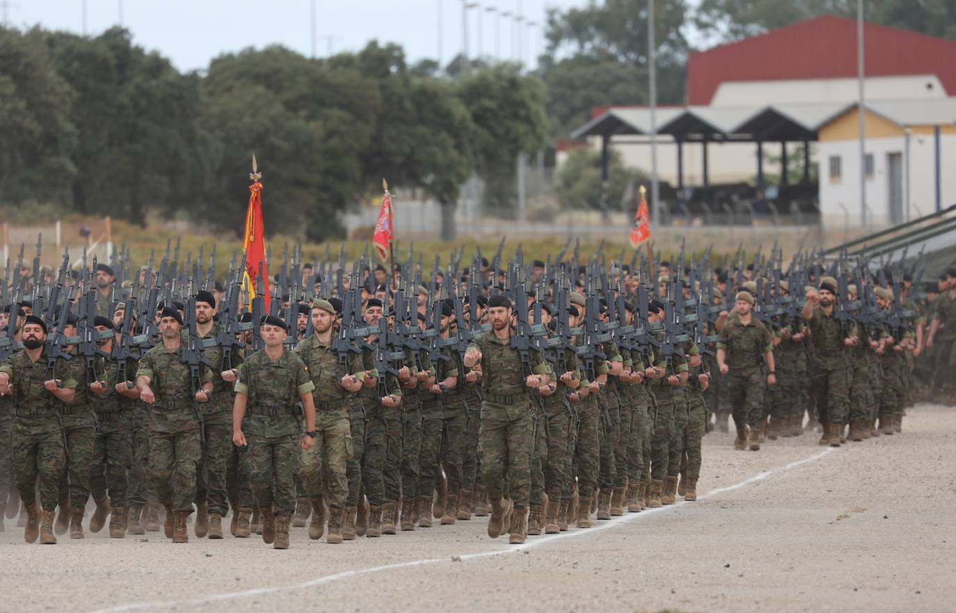 En imágenes, el desfile de la BRI X para despedir al contingente que marcha a Letonia