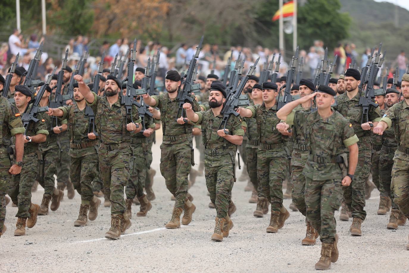 En imágenes, el desfile de la BRI X para despedir al contingente que marcha a Letonia