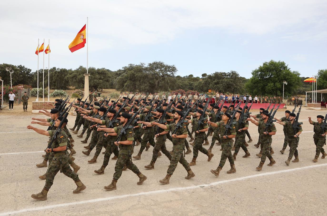 En imágenes, el desfile de la BRI X para despedir al contingente que marcha a Letonia