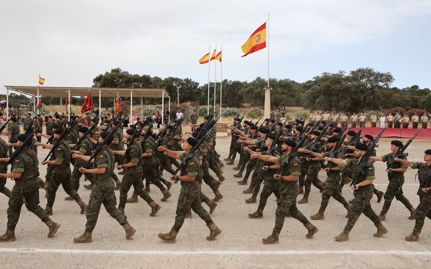 En imágenes, el desfile de la BRI X para despedir al contingente que marcha a Letonia