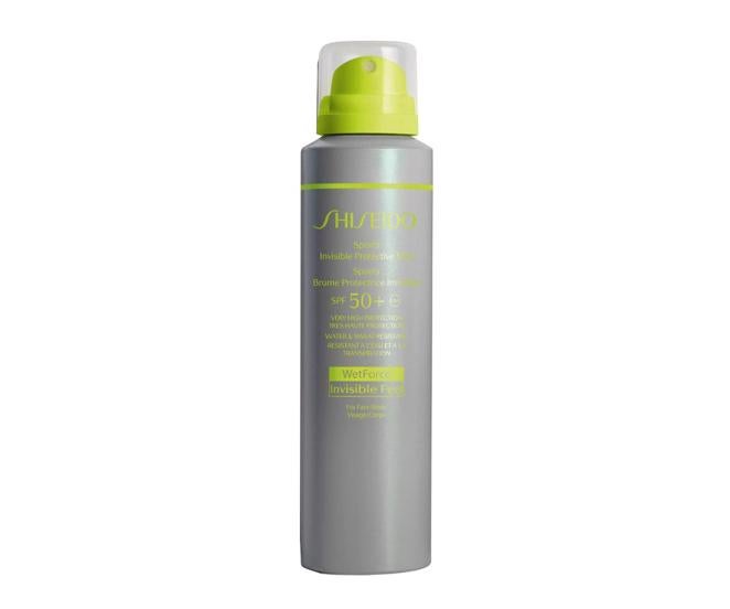 Protector Solar Sports Invisible Protective Mist SPF50+ de Shiseido. Este protector solar ha sido formulado para hacer deporte. Su formato en spray y su textura ultraligera y de rápida absorción, mantienen la piel fresca incluso cuando se está activo. (32,15 €, en El Corte Inglés)