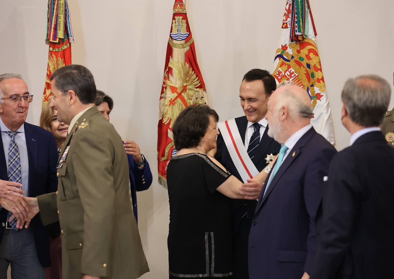 La imposición en Córdoba de la Gran Cruz del Mérito Militar al rector de la UCO, en imágenes