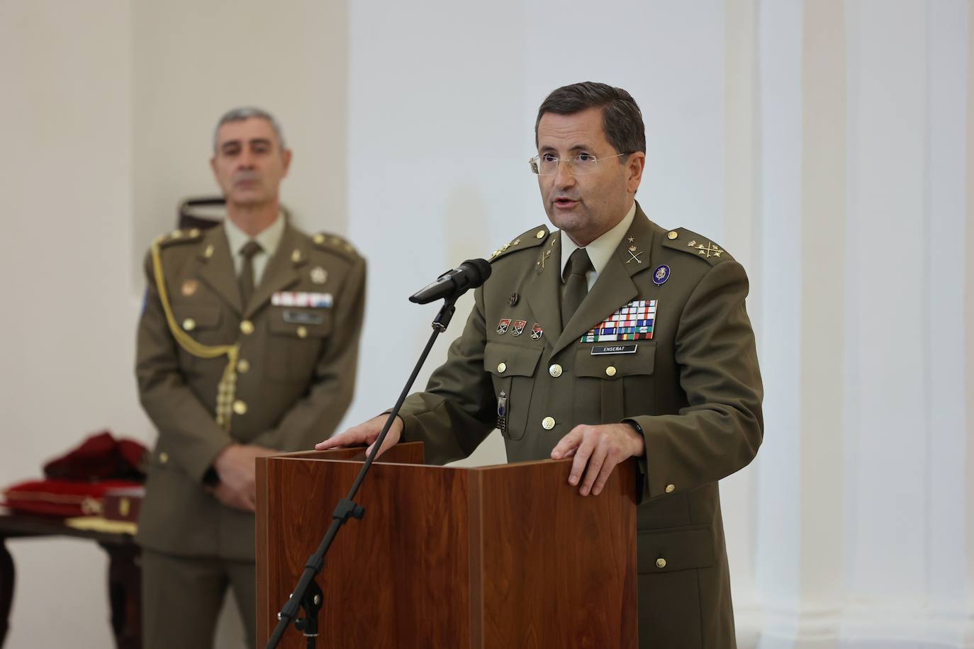 La imposición en Córdoba de la Gran Cruz del Mérito Militar al rector de la UCO, en imágenes