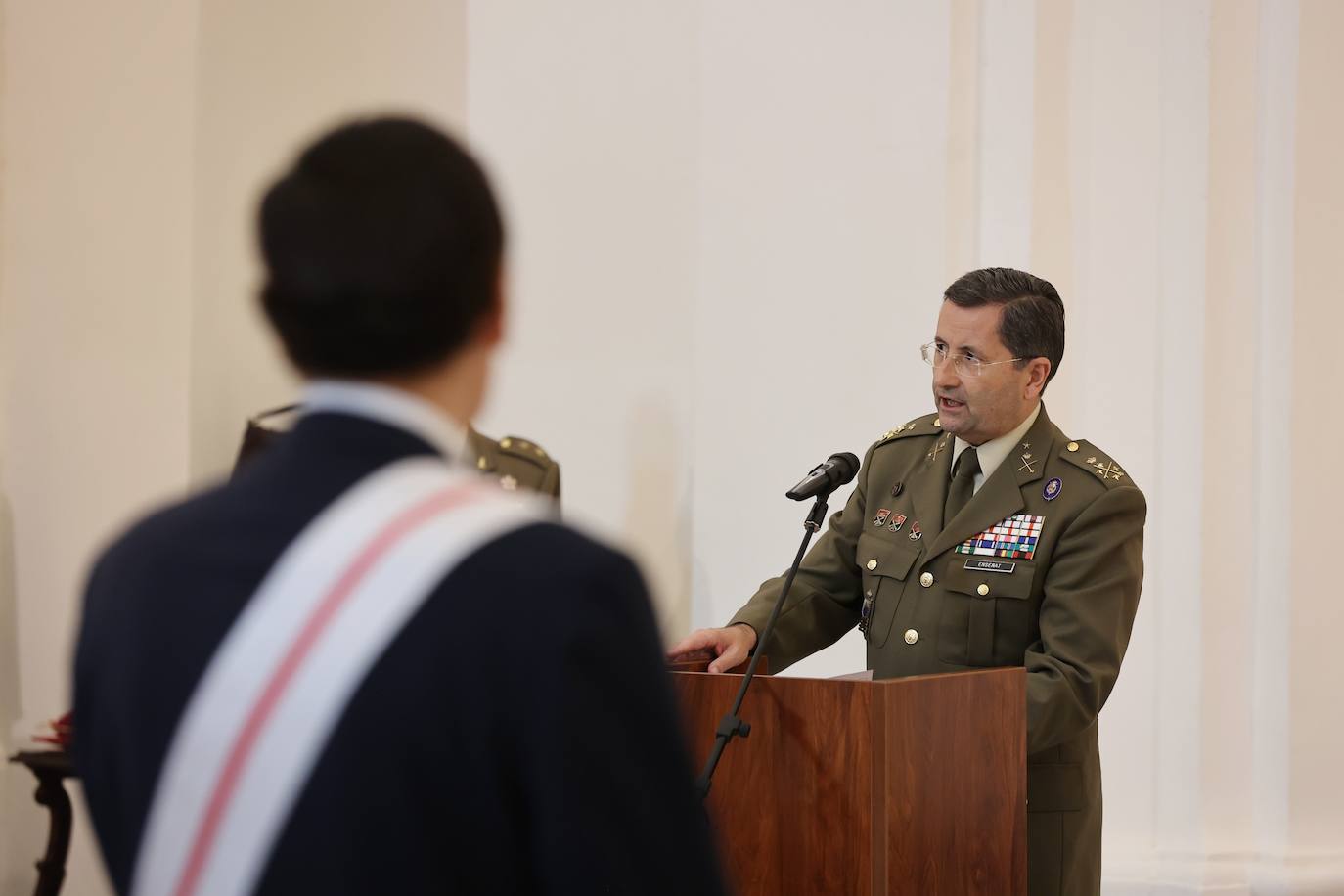 La imposición en Córdoba de la Gran Cruz del Mérito Militar al rector de la UCO, en imágenes