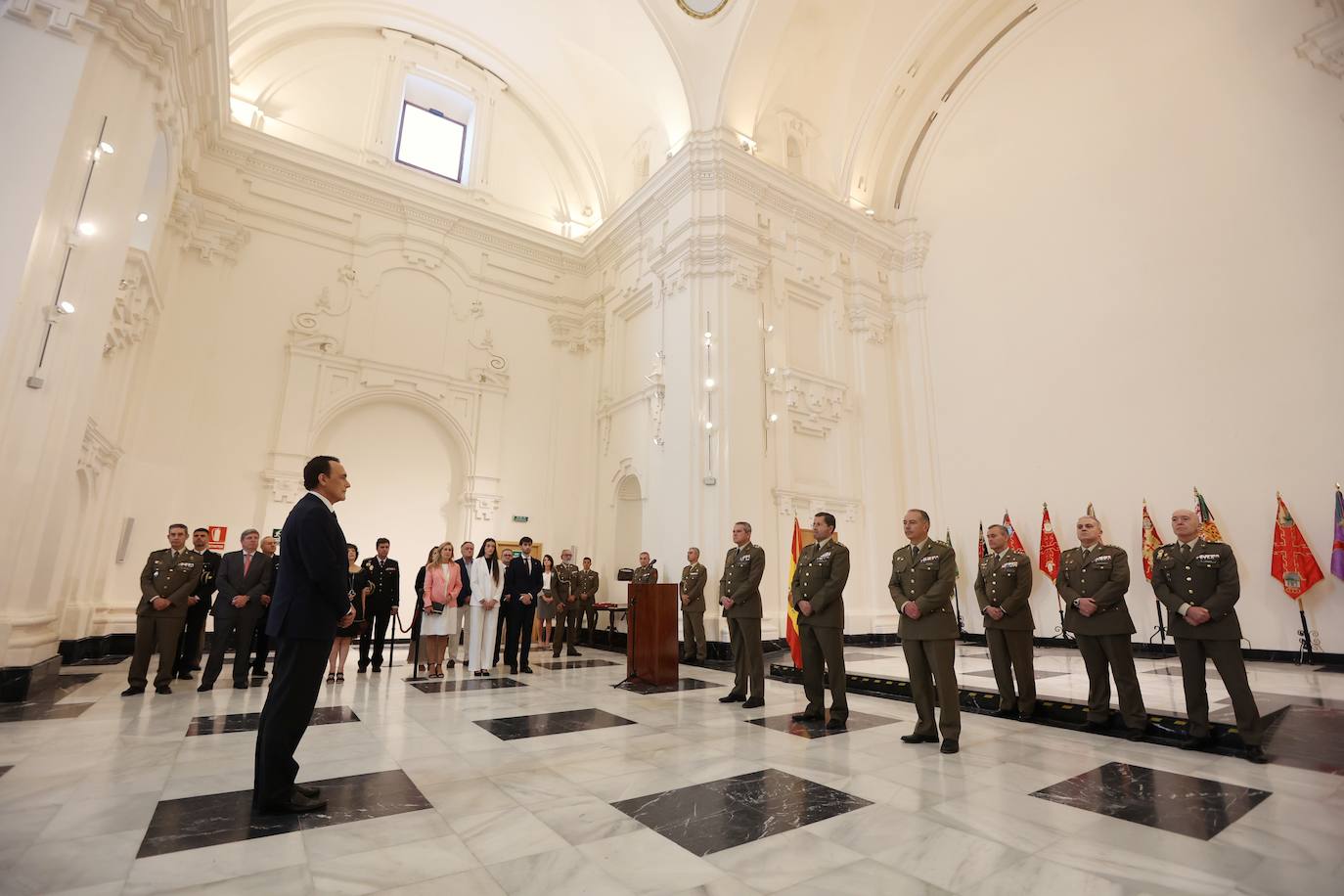 La imposición en Córdoba de la Gran Cruz del Mérito Militar al rector de la UCO, en imágenes