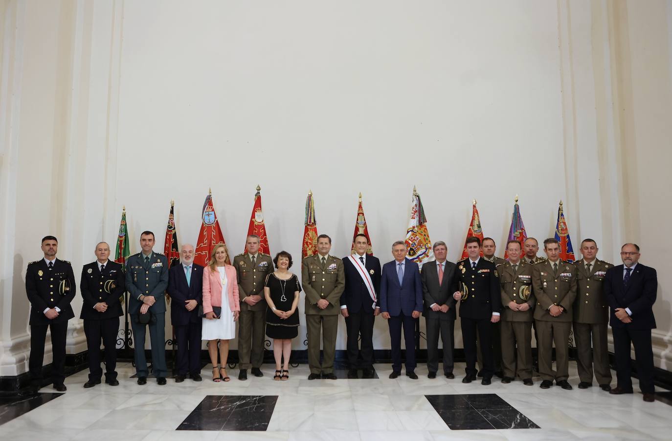 La imposición en Córdoba de la Gran Cruz del Mérito Militar al rector de la UCO, en imágenes