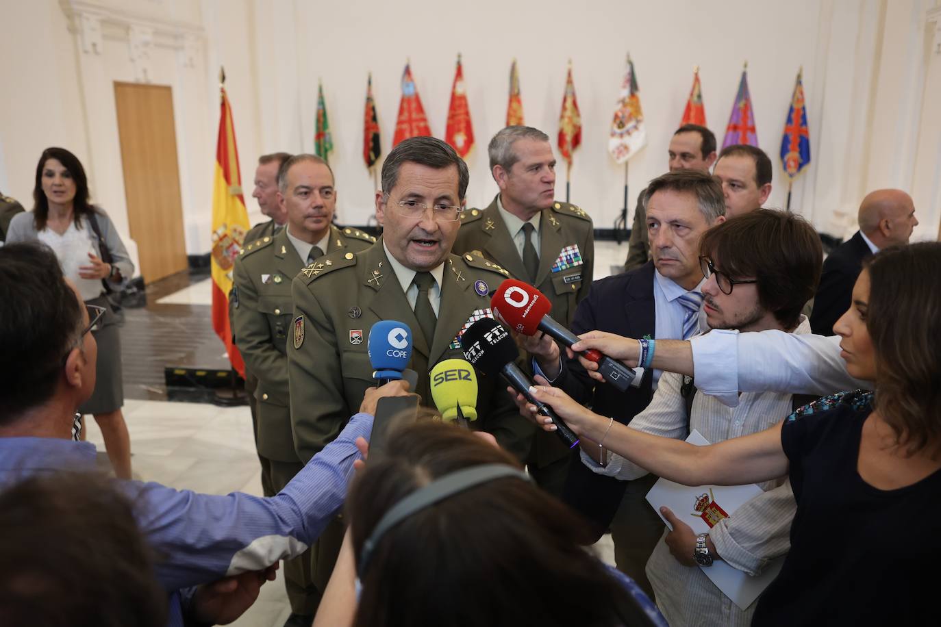 La imposición en Córdoba de la Gran Cruz del Mérito Militar al rector de la UCO, en imágenes