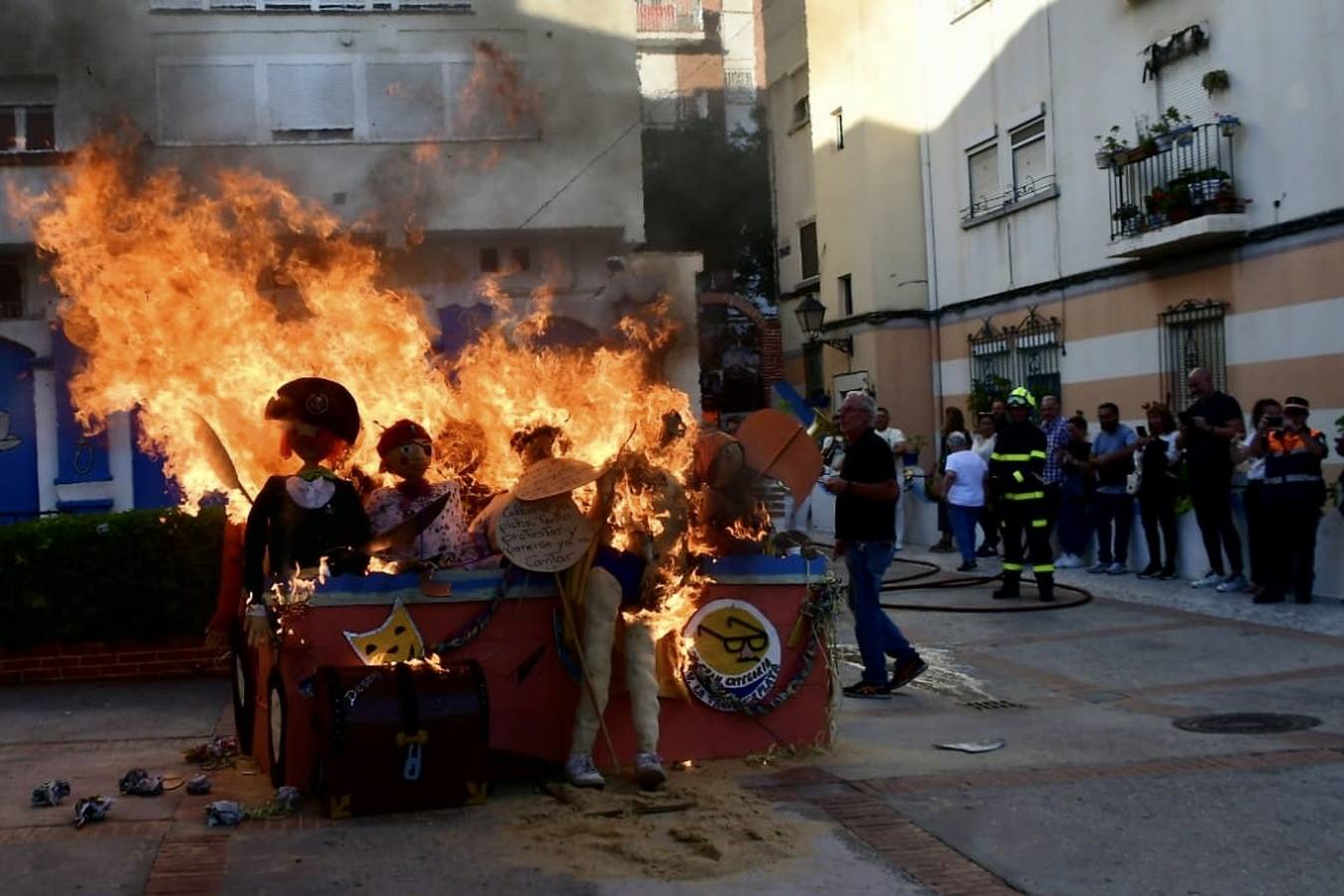 Fotos: Los Juanillos arden en Cádiz