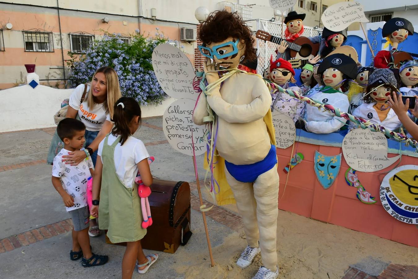 Fotos: Los Juanillos arden en Cádiz