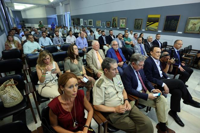 La conferencia en Córdoba sobre las misiones españolas con la OTAN, en imágenes