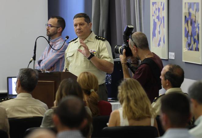 La conferencia en Córdoba sobre las misiones españolas con la OTAN, en imágenes