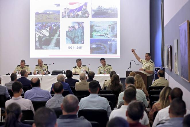 La conferencia en Córdoba sobre las misiones españolas con la OTAN, en imágenes