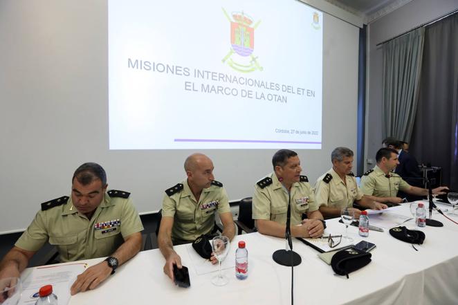 La conferencia en Córdoba sobre las misiones españolas con la OTAN, en imágenes