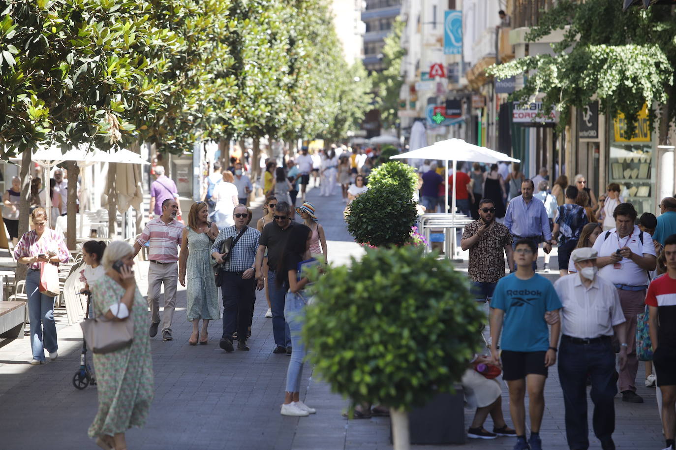 El arranque de las rebajas de verano en Córdoba, en imágenes