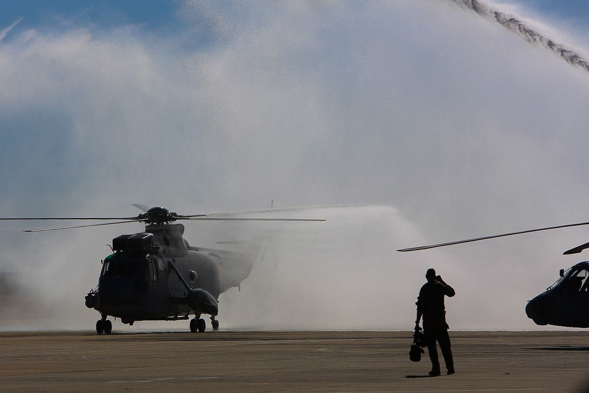En imágenes: Así ha sido la despedida de los dos últimos helicópteros &#039;Morsa&#039; de la Armada