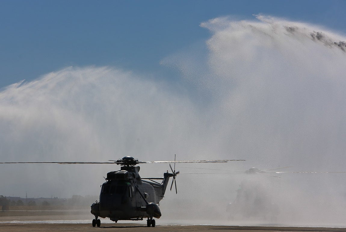 En imágenes: Así ha sido la despedida de los dos últimos helicópteros &#039;Morsa&#039; de la Armada
