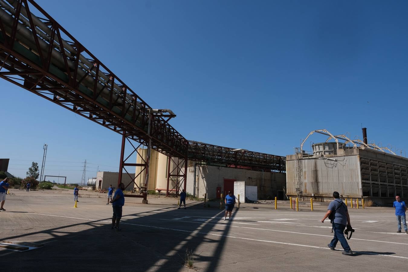 Fotos: Visita del Cádiz a las antiguas instalaciones de Delphi