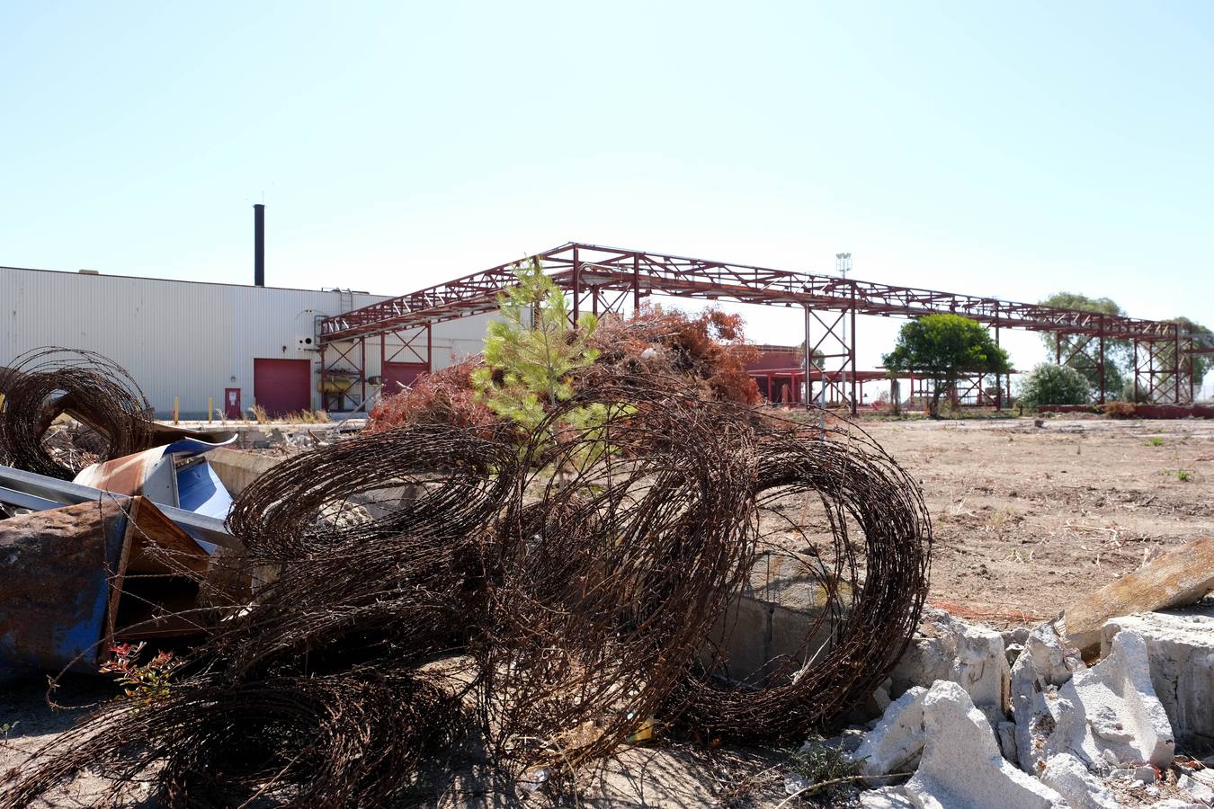 Fotos: Visita del Cádiz a las antiguas instalaciones de Delphi