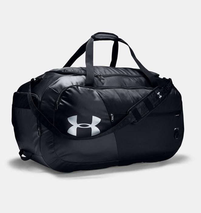 Bolsa deportiva. Imprescindible para ir al gimnasio o llevar tu material deportivo a cualquier parte. Esta bolsa deportiva de Under Armour tiene tecnología UA Storm con un acabado altamente resistente al agua que combate los elementos. Antes 65 euros y ahora 45,97 euros.