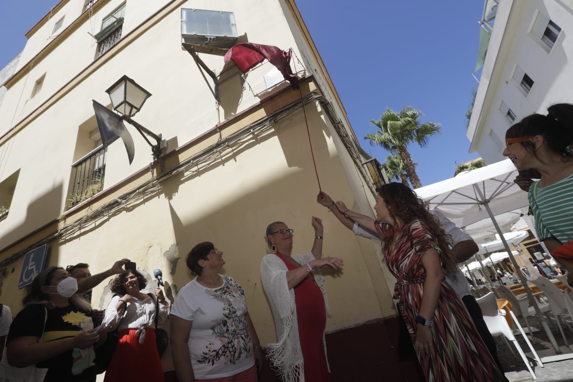 Fotos: La Petróleo y La Salvaora ya tienen su calle en Cádiz