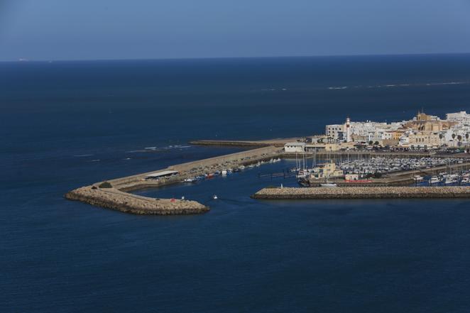 Las impresionantes imágenes de Cádiz y la Bahía desde un helicóptero militar