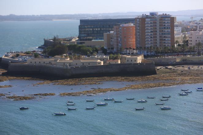 Las impresionantes imágenes de Cádiz y la Bahía desde un helicóptero militar