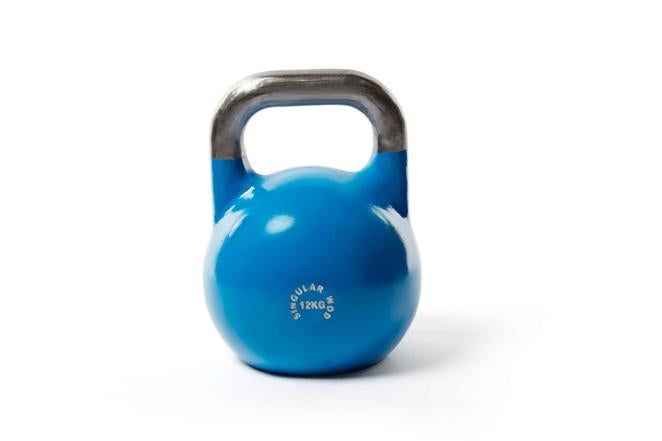 Kettlebell de 12 kilos. Kettlebell/Pesa rusa de 12 kg azul de fitness de <a href="https://www.singularwod.com/es/kettlebellpesa-rusa-12kg-azul-p-1-50-16.html">Singular Wod</a> para realizar ejercicios de potencia, fuerza y resistencia. Antes costaba 65 euros, ahora 55,25 euros.