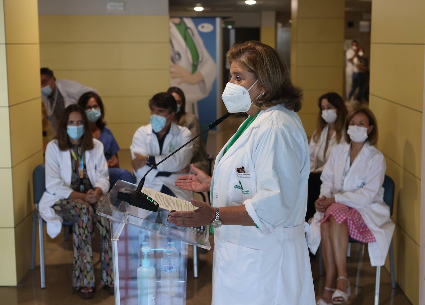 El equipo sanitario que opera con robot a niños en Córdoba, en imágenes